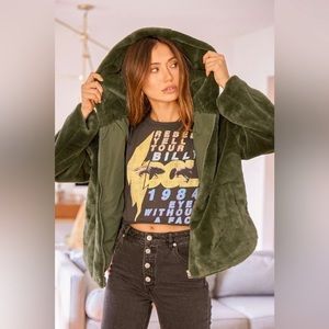 NWT—Lulu’s Deluxe Diva Olive Green Faux Fur Hooded Jacket size L